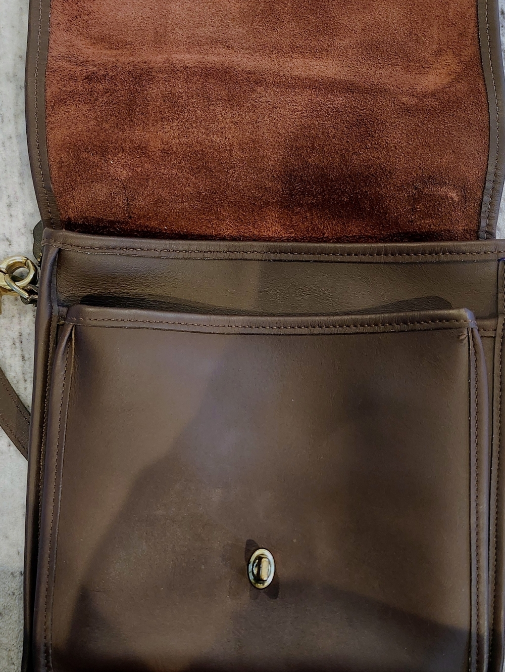 Coach $610 Vintage Station Crossbody Bag 1530 Brown Gold Accents Bag Charm - Picture 3 of 7